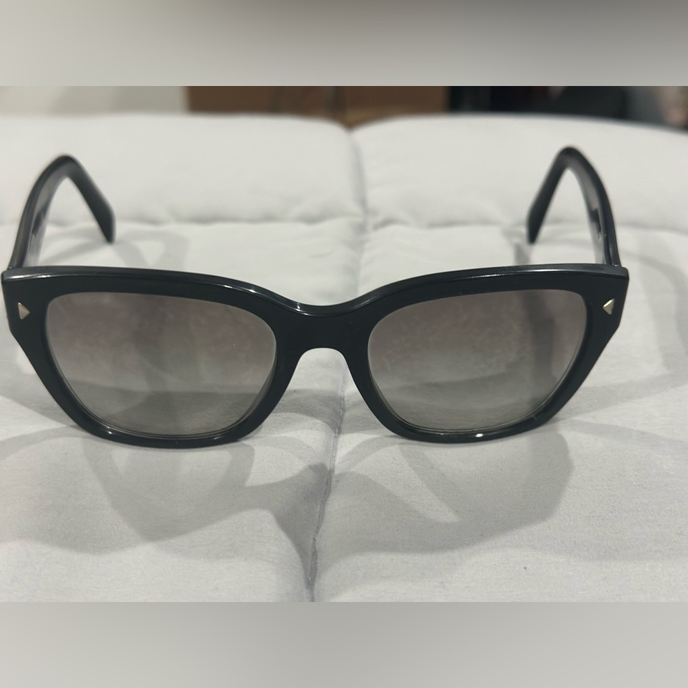Prada (original)Black Cat-Eye Sunglasses